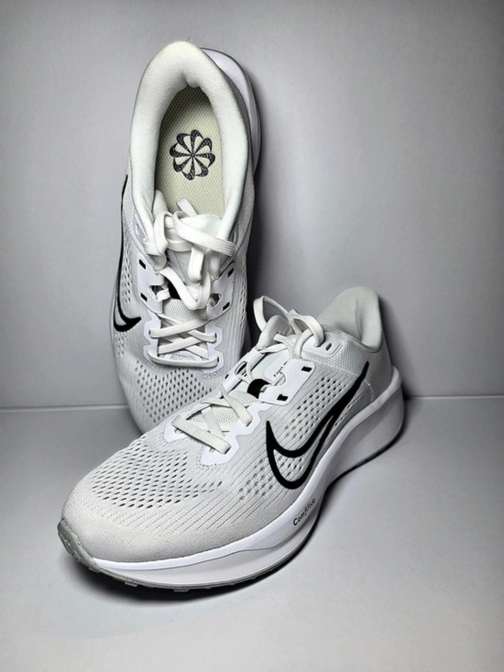 Nike Quest 6 Women’s 8.5 White Black Running Shoes New No Box